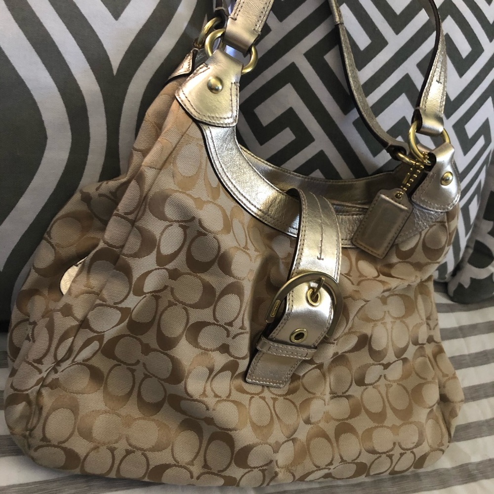 Coach Signature Purse (gold)